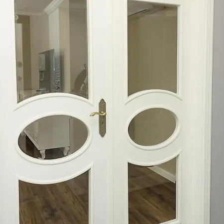 2bd In The Heart Of With Parking - Gold By Flat Mаnаger * فارنا